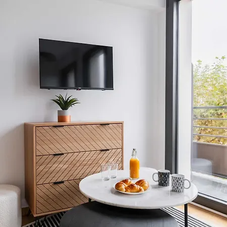 Lumineux Avec Terrasse - 2p Lägenhet Courbevoie